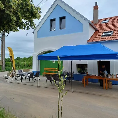 Гостевой дом Vinarstvi U Sv. Krize *