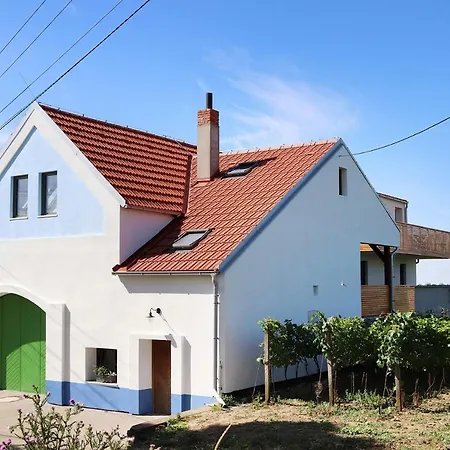 بيت ضيافة Vinarstvi U Sv. Krize 3*