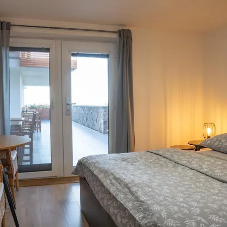 Vinarstvi U Sv. Krize بيت ضيافة 3*