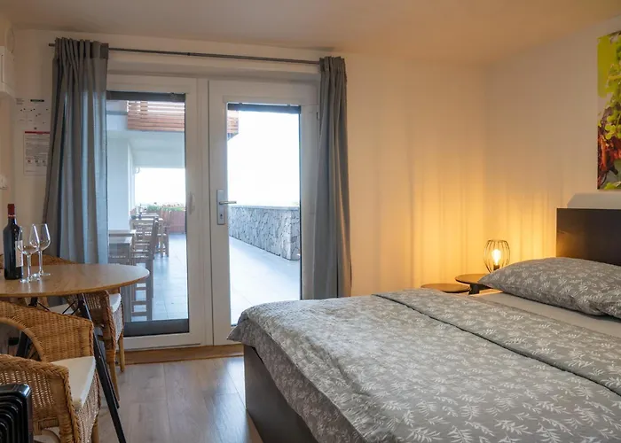 Vinarstvi U Sv. Krize Gasthof 3*